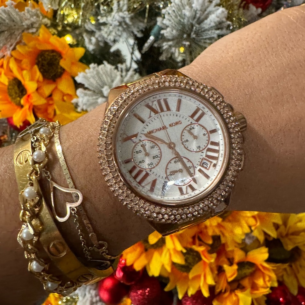 ONE DAY SALE💫

SALE🌸MICHAEL KORS chronograph rose gold watch ✨ - Picture 6 of 11